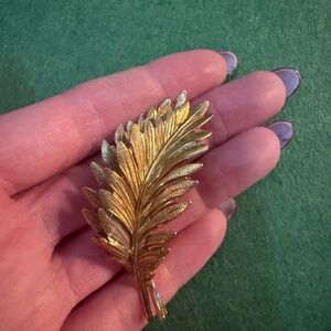 Elegant Gold Giovanni Leaf Brooch